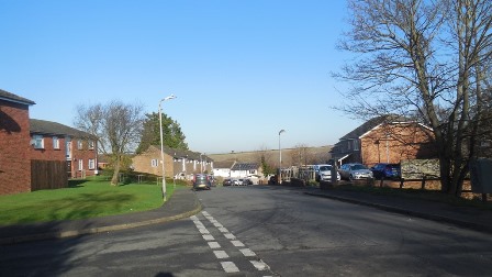 Hartley Kent: Caxton Close - Entrance to road from Woodland Avenue